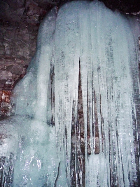 Cuevas de hielo: Crystal Ice Cave, California