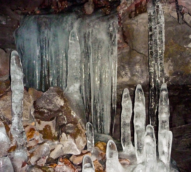 Cuevas de hielo: Crystal Ice Cave, California