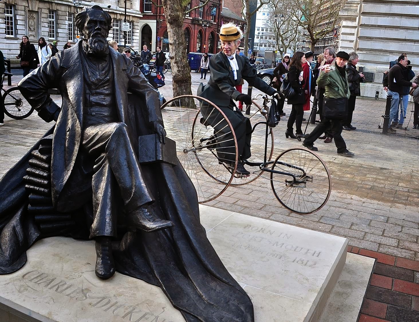 Estatua de Charles Dickens en Portsmouth