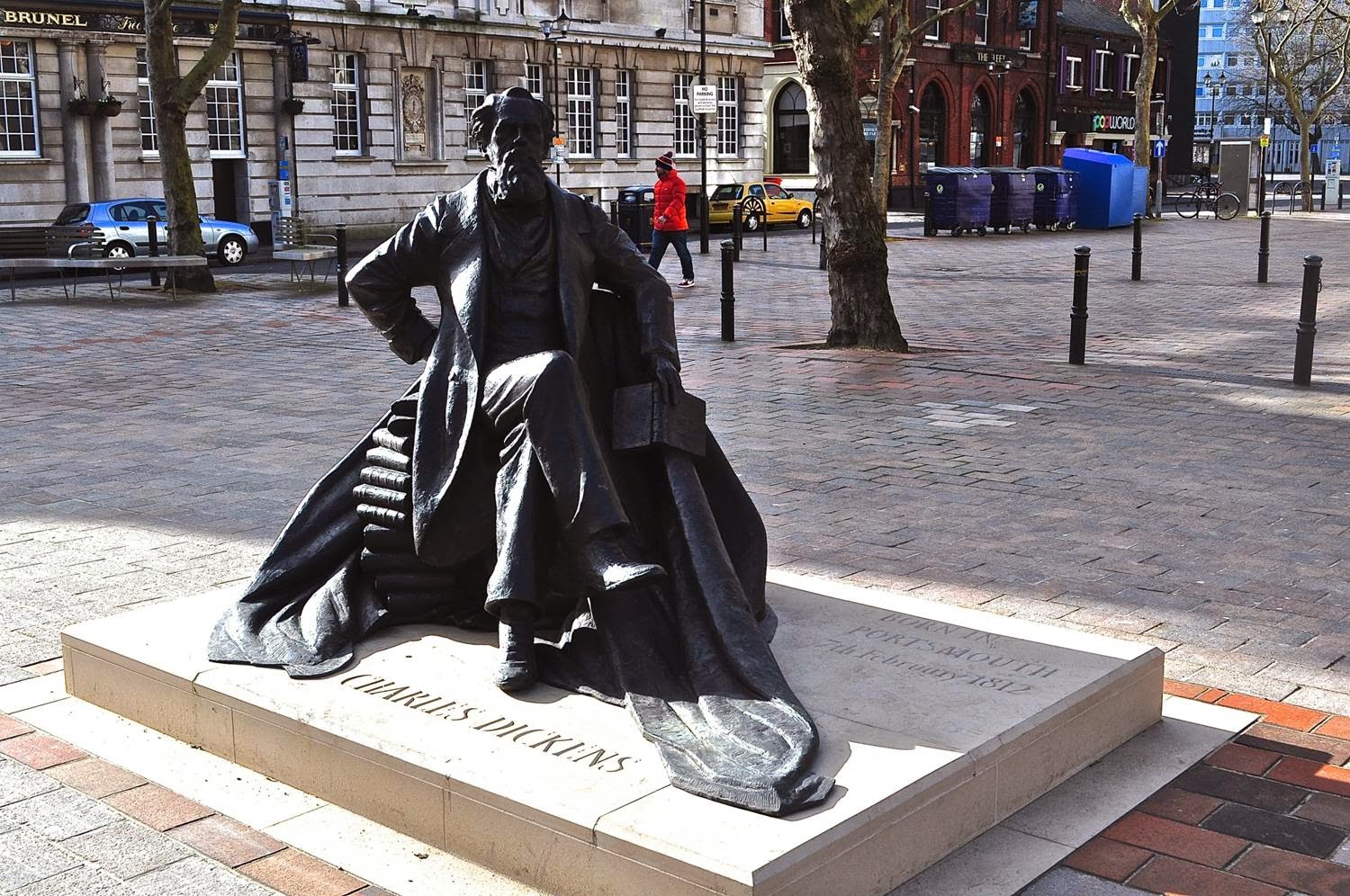 Estatua de Charles Dickens en Portsmouth