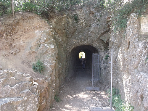 Pont du Gard - path up - tunnel
