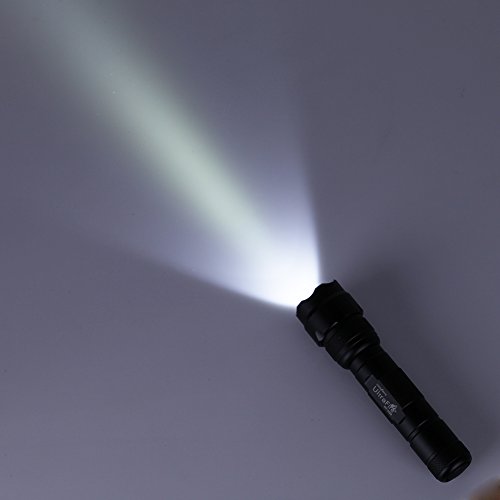 GHB Linterna LED con 5 Modos de Luz la Iluminación 900 Lúmenes con Batería y Cargador 2