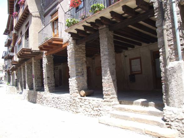 Bagà - Plaça porxada de Galceran de Pinòs