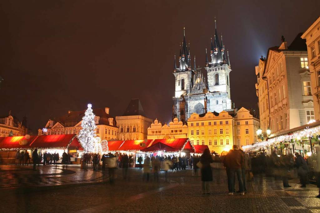 Mejores mercados de Navidad - Old Town Square Praga - viajerosdelmisterio.com